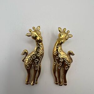 Avon Golden tone Giraffe Earrings-Adorable!